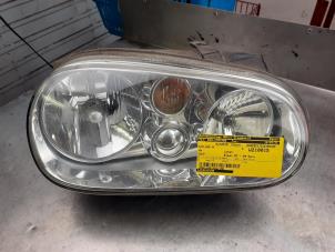 Used Headlight, right Volkswagen Golf IV Variant (1J5) 1.6 16V Price on request offered by Akkie Stomphorst Autodemontage
