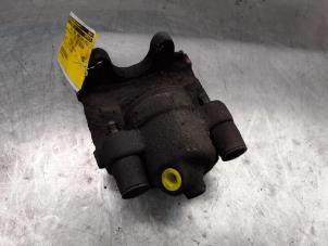 Used Rear brake calliper, right BMW 3 serie Touring (E46/3) 318i Price on request offered by Akkie Stomphorst Autodemontage