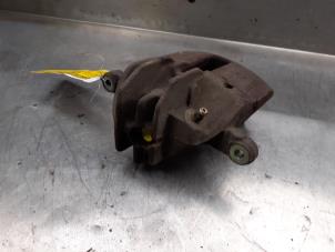 Used Front brake calliper, right Mitsubishi Space Star (DG) 1.9 DI-D Price on request offered by Akkie Stomphorst Autodemontage