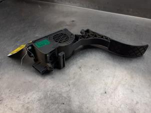 Used Accelerator pedal Volkswagen Polo IV (9N1/2/3) 1.4 16V Price € 20,00 Margin scheme offered by Akkie Stomphorst Autodemontage