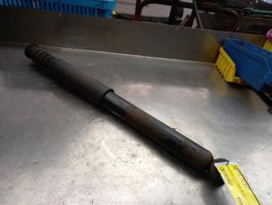 Used Rear shock absorber, left Renault Clio III (BR/CR) 1.5 dCi 70 Price € 20,00 Margin scheme offered by Akkie Stomphorst Autodemontage