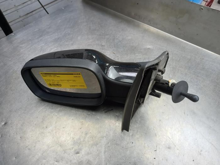 Wing mirror, left from a Renault Clio III (BR/CR) 1.5 dCi 70 2006