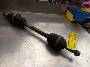 Used Front drive shaft, left Renault Clio III (BR/CR) 1.5 dCi 70 Price € 35,00 Margin scheme offered by Akkie Stomphorst Autodemontage
