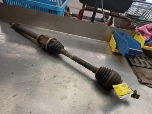 Used Front drive shaft, right Renault Clio III (BR/CR) 1.5 dCi 70 Price € 35,00 Margin scheme offered by Akkie Stomphorst Autodemontage