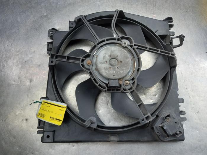 Cooling fans from a Renault Clio III (BR/CR) 1.5 dCi 70 2006