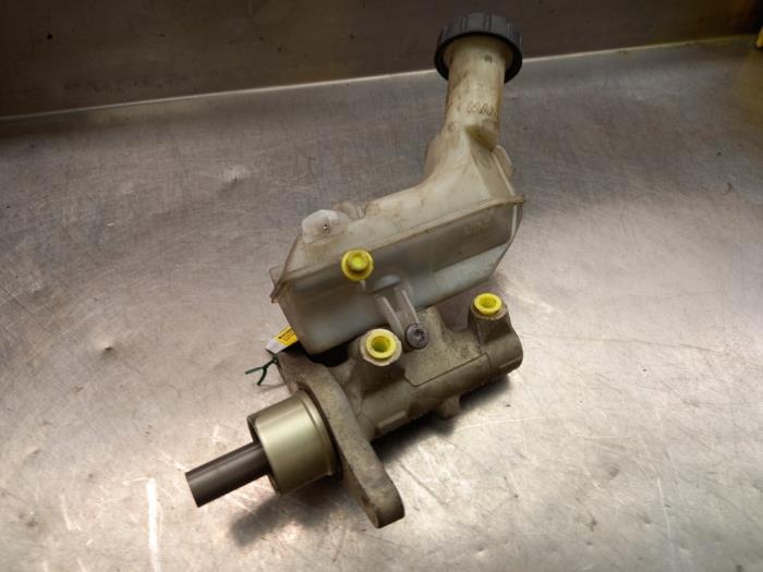 Master cylinder from a Renault Clio III (BR/CR) 1.5 dCi 70 2006