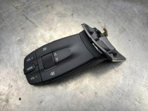Usados Mando de radio volante Seat Ibiza ST (6J8) 1.2 TDI Ecomotive Precio € 10,00 Norma de margen ofrecido por Akkie Stomphorst Autodemontage