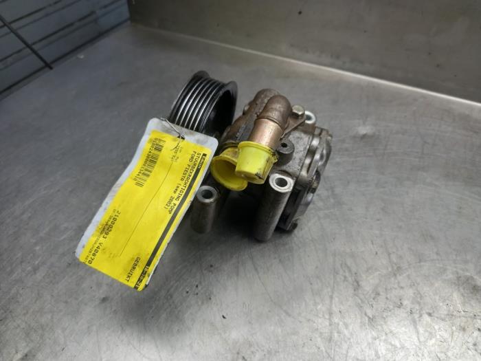 Power steering pump from a Ford Fiesta 5 (JD/JH) 1.3 2002
