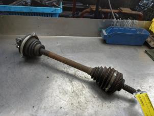 Used Front drive shaft, left Renault Clio II (BB/CB) 1.4 16V Price € 40,00 Margin scheme offered by Akkie Stomphorst Autodemontage