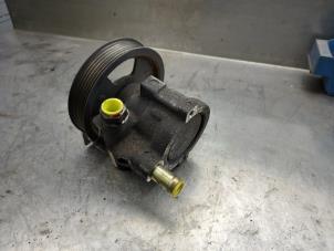 Used Power steering pump Renault Espace (JK) 3.0 dCi V6 24V Price € 40,00 Margin scheme offered by Akkie Stomphorst Autodemontage