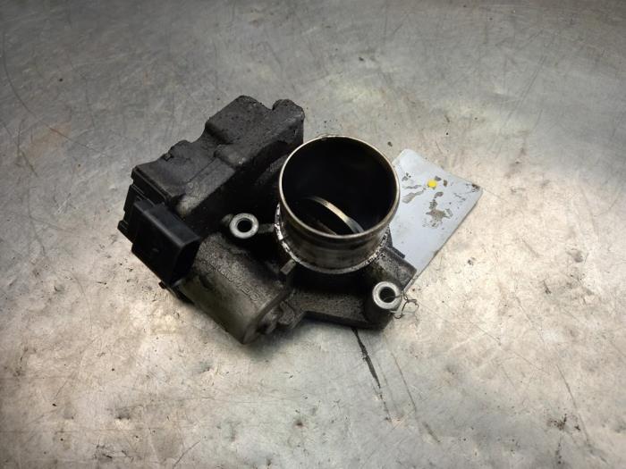 Throttle body from a Renault Laguna II Grandtour (KG) 1.9 dCi 130 2006
