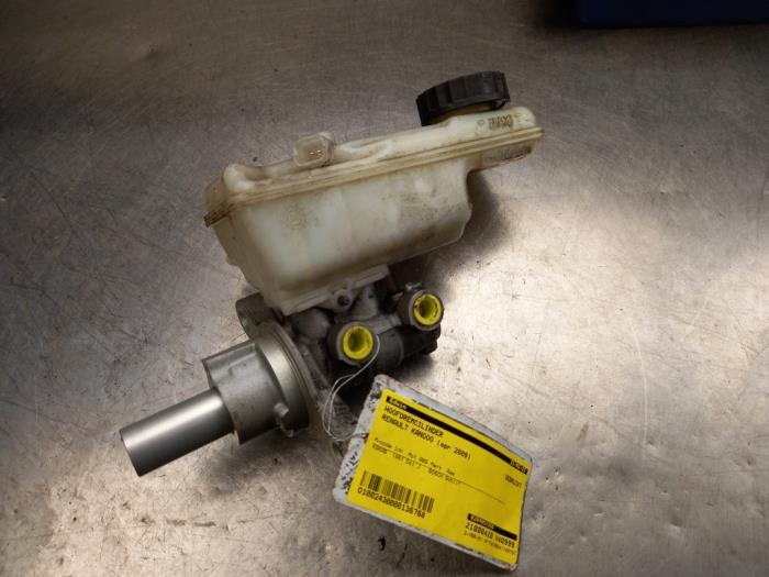 Master cylinder from a Renault Kangoo Express (FW) 1.5 dCi 70 2009