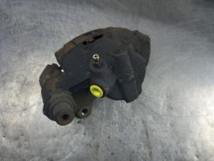 Used Front brake calliper, left Fiat Punto II (188) 1.2 60 S Price € 25,00 Margin scheme offered by Akkie Stomphorst Autodemontage