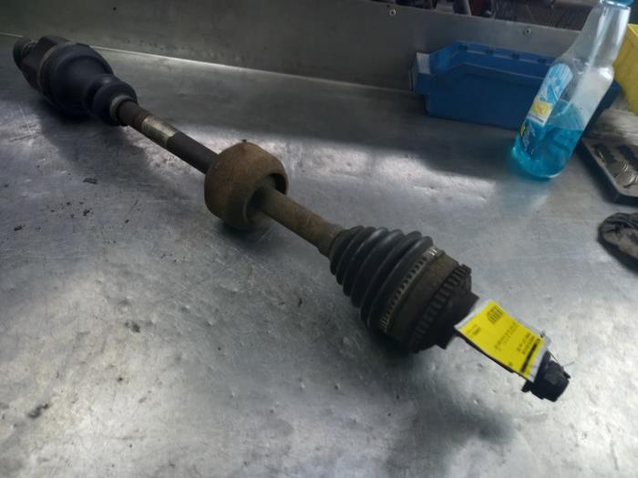 Front drive shaft, right from a Renault Clio II (BB/CB) 1.2 16V 2003