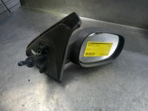 Used Wing mirror, right Renault Clio II (BB/CB) 1.2 16V Price € 25,00 Margin scheme offered by Akkie Stomphorst Autodemontage