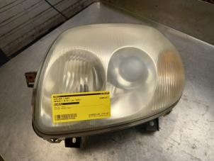 Used Headlight, left Renault Clio II (BB/CB) 1.4 16V Price € 20,00 Margin scheme offered by Akkie Stomphorst Autodemontage
