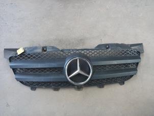 Gebrauchte Grill Mercedes Sprinter 5t (906.63/65) 513 CDI 16V Preis € 30,00 Margenregelung angeboten von Akkie Stomphorst Autodemontage