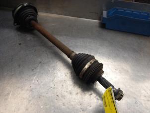 Used Front drive shaft, left Renault Clio II (BB/CB) 1.2 16V Price € 40,00 Margin scheme offered by Akkie Stomphorst Autodemontage