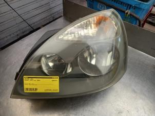 Used Headlight, left Renault Clio II (BB/CB) 1.2 16V Price € 35,00 Margin scheme offered by Akkie Stomphorst Autodemontage