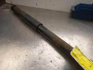 Used Rear shock absorber, left Renault Clio III (BR/CR) 1.2 16V 75 Price € 15,00 Margin scheme offered by Akkie Stomphorst Autodemontage