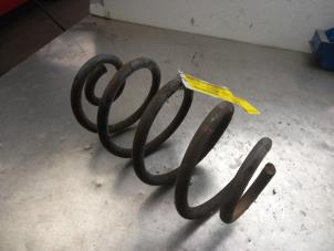 Used Rear coil spring Renault Clio III (BR/CR) 1.2 16V 75 Price € 15,00 Margin scheme offered by Akkie Stomphorst Autodemontage