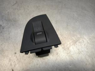 Used Electric window switch Audi A6 Avant Quattro (C5) 4.2 40V Price € 10,00 Margin scheme offered by Akkie Stomphorst Autodemontage
