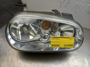 Used Headlight, right Volkswagen Golf IV (1J1) 1.6 Price € 25,00 Margin scheme offered by Akkie Stomphorst Autodemontage