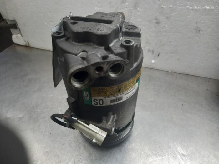 Air conditioning pump from a Opel Astra G (F08/48) 1.8 16V 2000