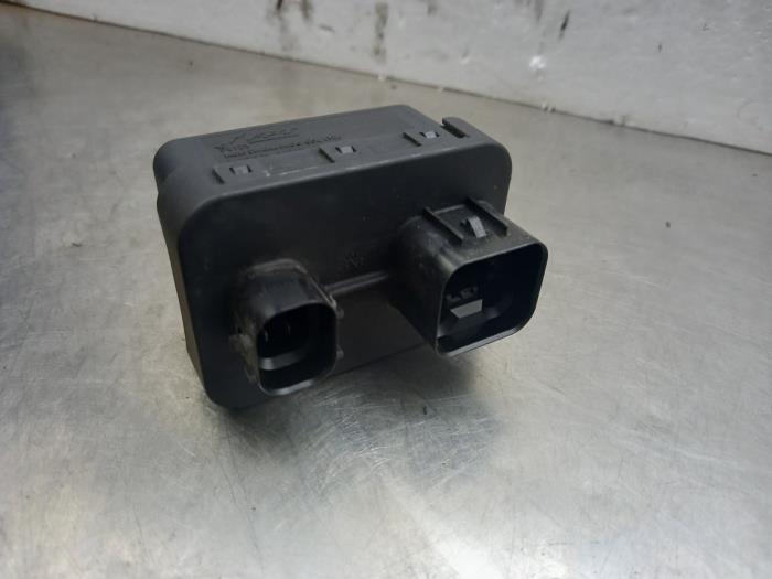 Glow plug relay Fiat Doblo Cargo 1.3 MJ 16V DPF Euro 5 55226659