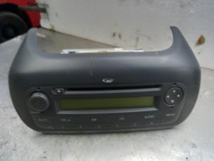 Usados Reproductor de CD y radio Peugeot Bipper (AA) 1.4 HDi Precio € 40,00 Norma de margen ofrecido por Akkie Stomphorst Autodemontage