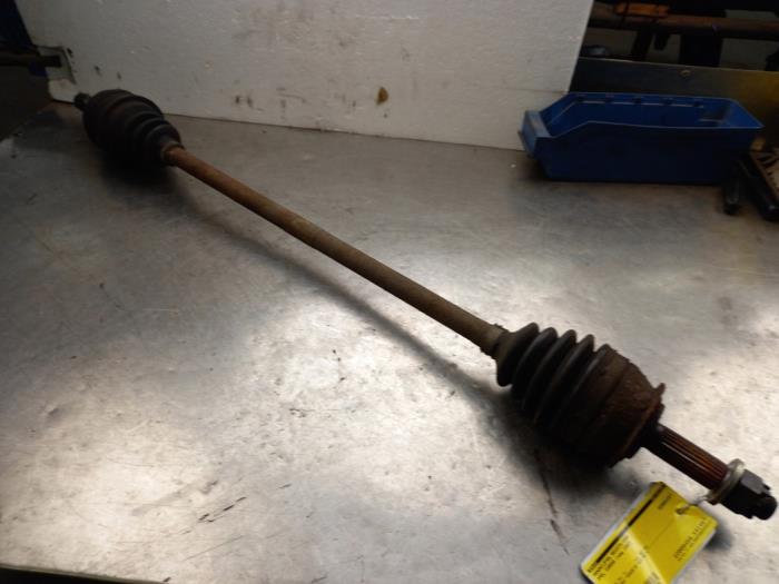 Front drive shaft, right from a Opel Corsa B (73/78/79) 1.4i 1997