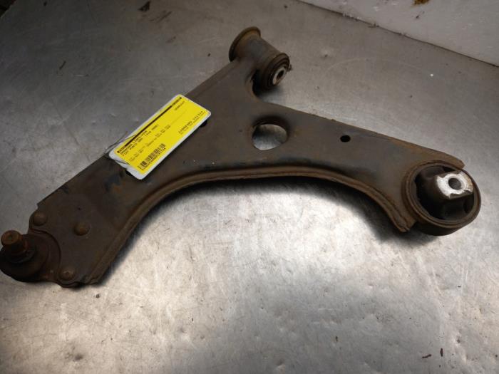 Front wishbone, left from a Fiat Grande Punto (199) 1.2 2006