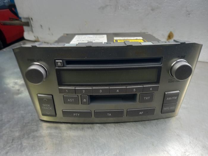 Radioodtwarzacz CD z Toyota Avensis Wagon (T25/B1E) 2.0 16V VVT-i D4 2003