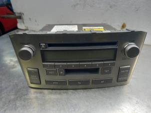 Używane Radioodtwarzacz CD Toyota Avensis Wagon (T25/B1E) 2.0 16V VVT-i D4 Cena € 50,00 Procedura marży oferowane przez Akkie Stomphorst Autodemontage