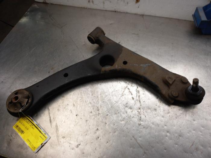Front wishbone, right from a Toyota Avensis Wagon (T25/B1E) 2.0 16V VVT-i D4 2003