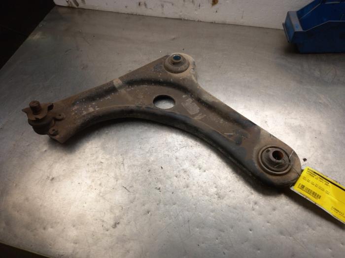 Front wishbone, left from a Citroën C3 (FC/FL/FT) 1.4 2007