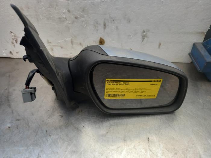 Wing mirror, right from a Ford Focus 2 1.6 TDCi 16V 90 2007