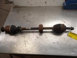 Used Front drive shaft, right Renault Kangoo (KC) 1.6 16V Price € 40,00 Margin scheme offered by Akkie Stomphorst Autodemontage