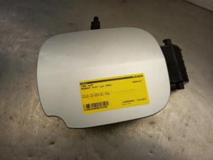 Used Tank cap cover Renault Clio III (BR/CR) 1.4 16V Price € 25,00 Margin scheme offered by Akkie Stomphorst Autodemontage