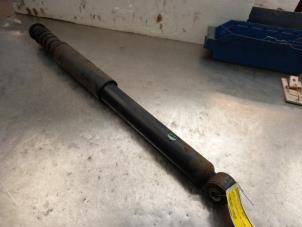 Used Rear shock absorber, right Renault Clio III (BR/CR) 1.4 16V Price € 15,00 Margin scheme offered by Akkie Stomphorst Autodemontage