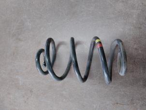 Used Rear coil spring Renault Clio III (BR/CR) 1.6 16V Price € 20,00 Margin scheme offered by Akkie Stomphorst Autodemontage