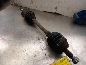 Used Front drive shaft, left Mercedes A (W169) 2.0 A-180 CDI 16V 5-Drs. Price € 35,00 Margin scheme offered by Akkie Stomphorst Autodemontage