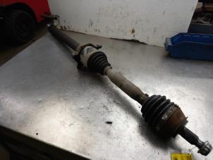 Used Front drive shaft, right Mercedes A (W169) 2.0 A-180 CDI 16V 5-Drs. Price € 35,00 Margin scheme offered by Akkie Stomphorst Autodemontage