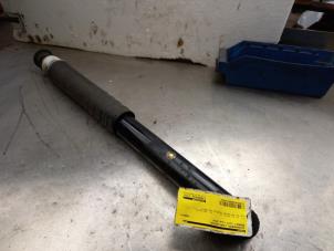 Used Rear shock absorber, left Renault Clio IV (5R) 1.5 Energy dCi 90 FAP Price € 25,00 Margin scheme offered by Akkie Stomphorst Autodemontage