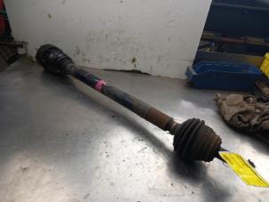 Used Front drive shaft, right Volkswagen New Beetle (9C1/9G1) 2.0 Price € 35,00 Margin scheme offered by Akkie Stomphorst Autodemontage