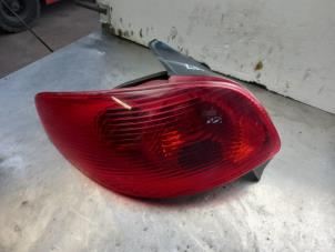 Used Taillight, left Peugeot 206 (2A/C/H/J/S) 1.4 XR,XS,XT,Gentry Price € 25,00 Margin scheme offered by Akkie Stomphorst Autodemontage