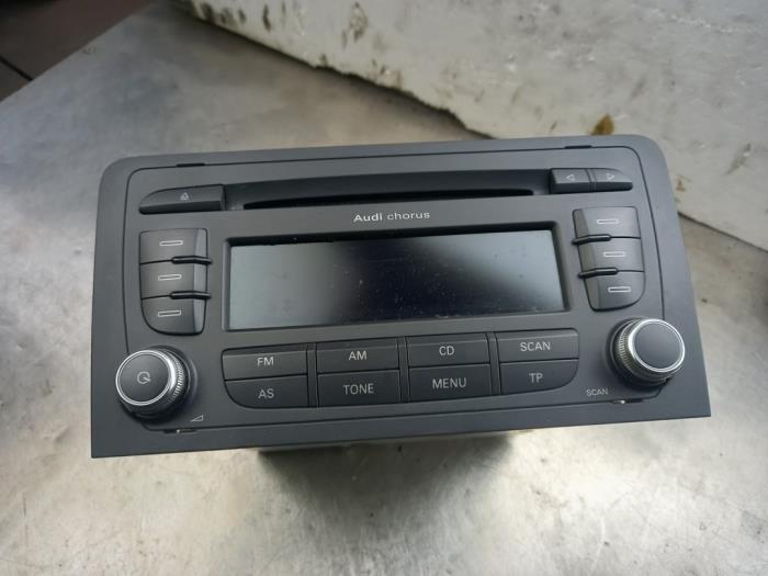 Radio CD Spieler van een Audi A3 Sportback (8PA) 1.9 TDI 2009