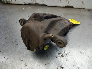 Used Front brake calliper, left Mercedes Vaneo (W414) 1.6 Price € 35,00 Margin scheme offered by Akkie Stomphorst Autodemontage