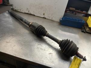Used Front drive shaft, right Volvo V70 (SW) 2.4 D5 20V Price € 50,00 Margin scheme offered by Akkie Stomphorst Autodemontage