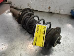 Used Front shock absorber rod, right Volkswagen Polo IV (9N1/2/3) 1.2 12V Price € 40,00 Margin scheme offered by Akkie Stomphorst Autodemontage